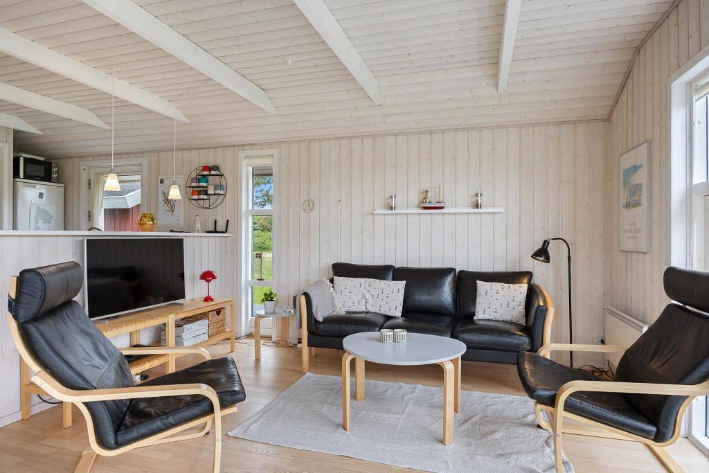 Charming small holiday home with wood-burning stove in Lodbjerg Hede, Ringkøbing