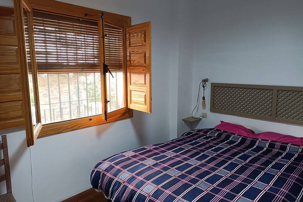 Apartamento entero, Apartamento 'Casa Pepa' con vistas a la montaña, terraza compartida y balcón in Bubión, Provincia de Granada