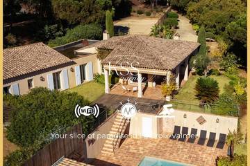 Villa pour 8 personnes, avec balcon ainsi que piscine et jardin dans Gigaro