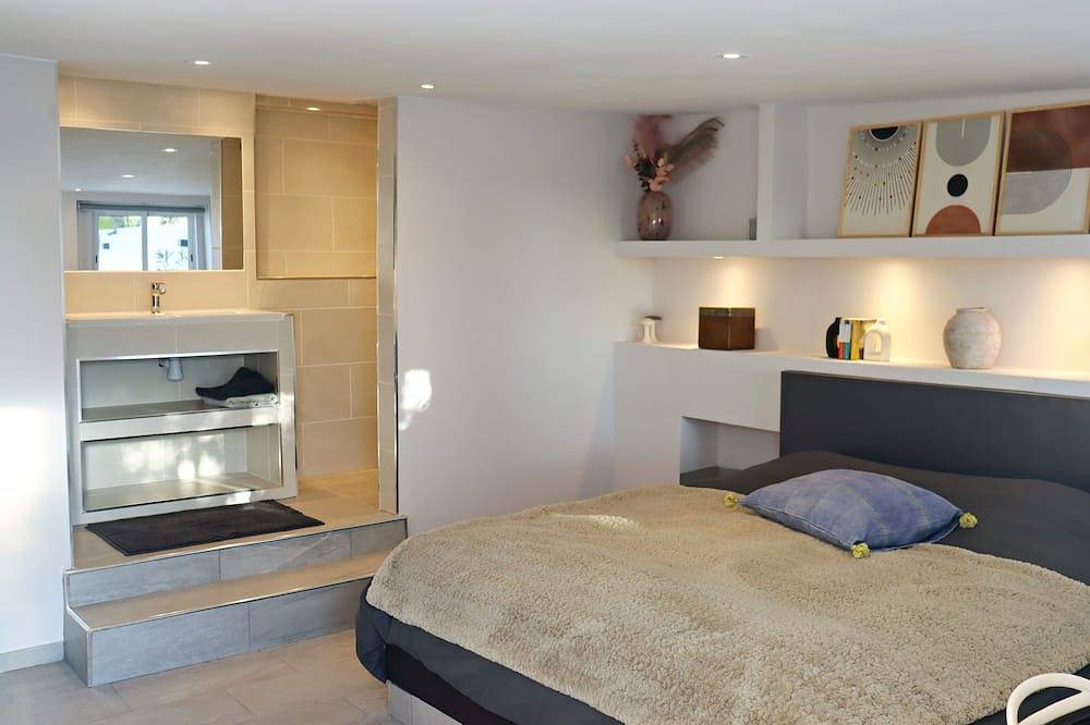 Exceptional extended stays in luxury rooms 15 minutes from Elche. in Crevillent, Alicante Province