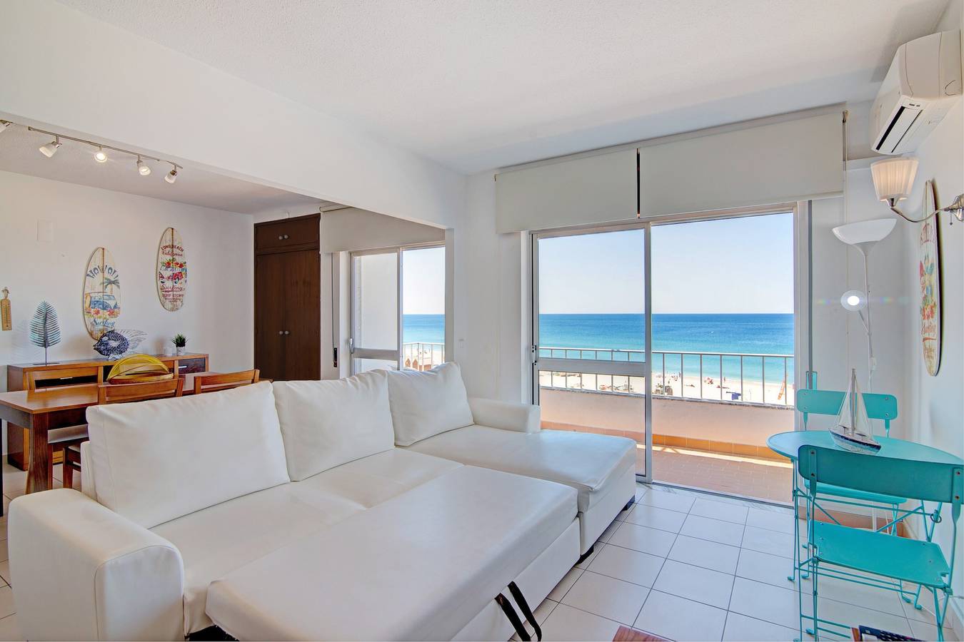 Appartement entier, Appartement Vista Mar 4ºe sur la plage avec vue sur la mer, climatisation et balcon. in Armação de Pêra (costa), Armação de Pera