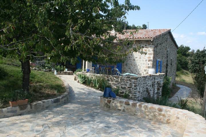 Gîte pour 9 personnes, avec piscine à Dunière-sur-Eyrieux