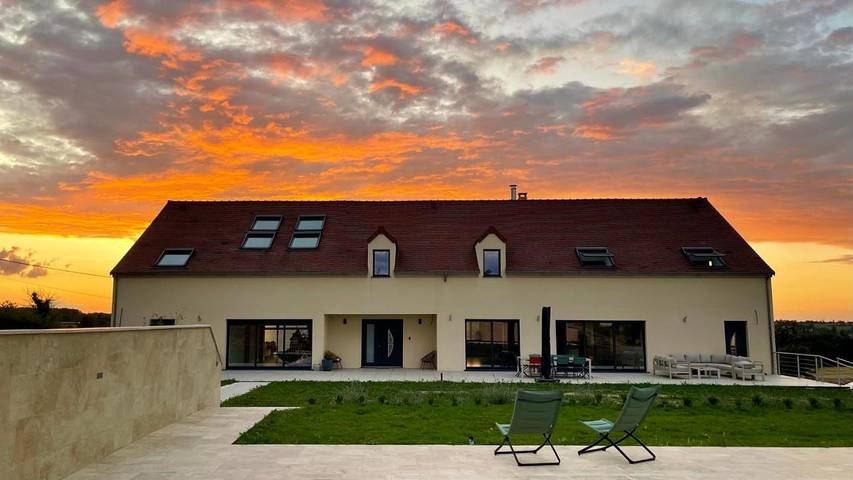 Gîte pour 4 personnes, avec jardin et piscine ainsi que vue et terrasse dans Vaumas - 4