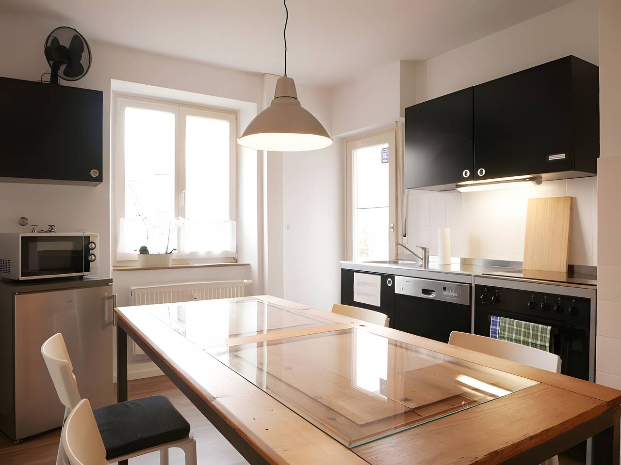 Entire apartment, Apartment 'Zweiteheimatfreiburg - Schwarz' with Shared Garden, Balcony and Wi-Fi in Stühlinger (Freiburg), Freiburg