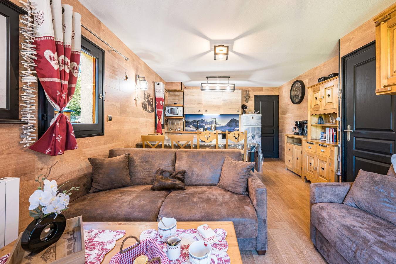 Ganze Wohnung, Appartement 'Chalet Refuge Loup Blanc Valfréjus' mit Bergblick, Balkon und Wlan in Valfréjus, Modane