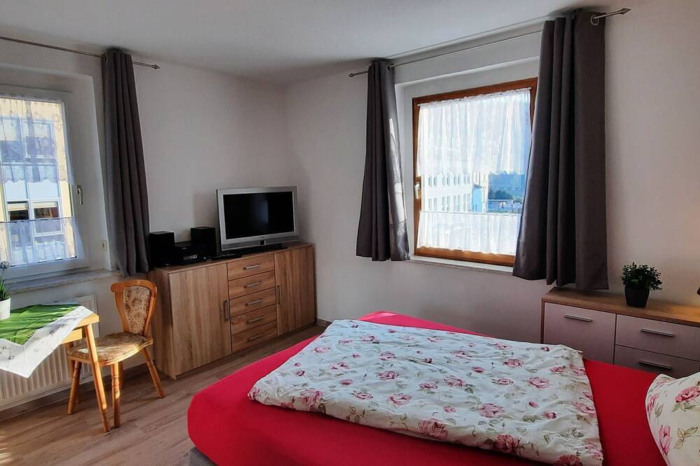 Ganze Wohnung, Ferienwohnung mit Garten-und Poolbenutzung in Rathmannsdorf, Elbsandsteingebirge