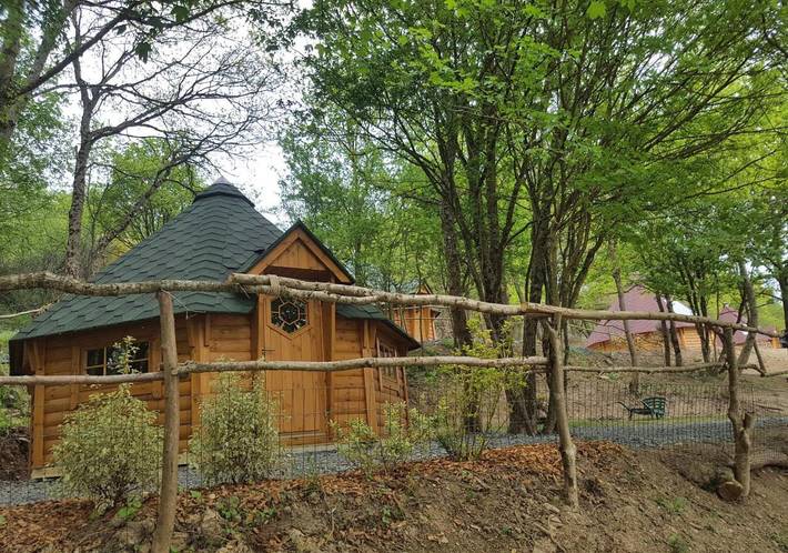 Camping pour 2 personnes, avec Jacuzzi et Terrasse ainsi que Sauna et Vue