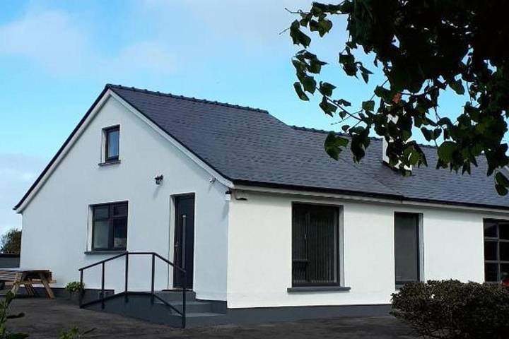 Holiday apartment for 3 people, with ocean view and garden in County Mayo