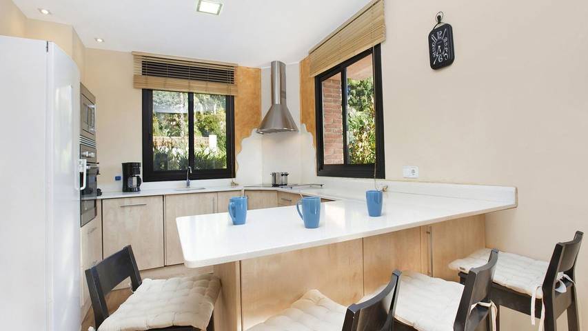 Casa rural para 9 personas, con piscina y jardín en Canyelles - 3