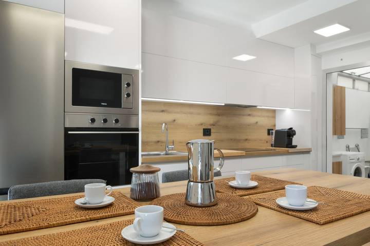 Apartamento entero, Vacaciones 'S Q Playa De Sardina' con vistas a la montaña, piscina compartida y Wi-Fi in Sardina del Norte, Gáldar