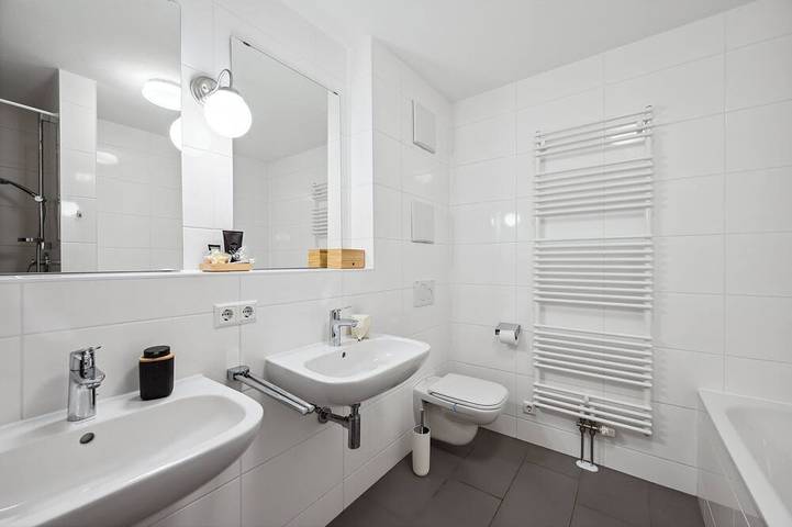 Ganze Wohnung, Design 3-Zimmer-Wohnung. Bauhaus I Balkon I Zentrum Bb I Familie & Haustiere in Böblingen, Landkreis Böblingen