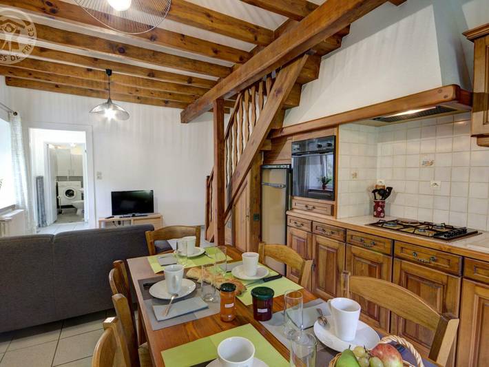 3-Ähren-Ferienhaus für 4, Natur & Haustiere Erlaubt in Apinac, Montbrison