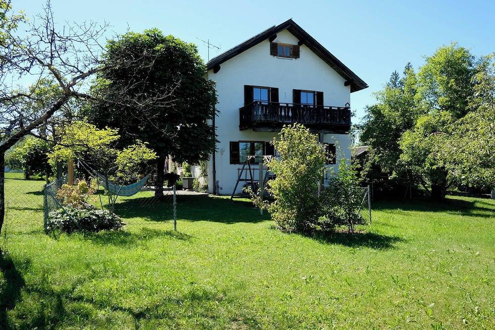 Ganze Wohnung, Ruhige, gepflegte ****Ferienwohnung, Eg mit Terrasse & Garten, zentral in Murnau in Murnau am Staffelsee, Das Blaue Land