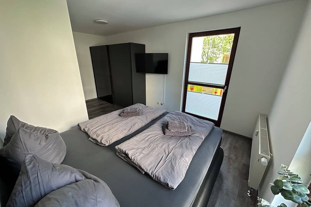 Ganze Wohnung, Stadtnahe ruhige Fewo Taucha/Leipzig Terrasse/Garten und Balkon 2x Bad/Toilette in Taucha, Nordsachsen