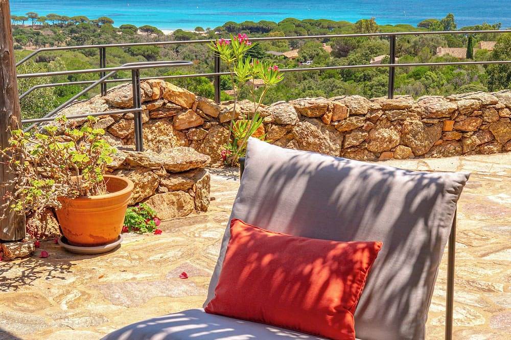 A 900m de la plage de Palombaggia, villa avec piscine et vue mer. Climatisation. in Palombaggia, Porto-Vecchio