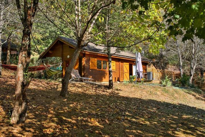Chalet pour 5 personnes, avec piscine ainsi que vue et jardin, animaux acceptés