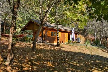 Gîte pour 2 personnes, avec vue ainsi que piscine et jardin, animaux acceptés à Sauveterre-de-Rouergue
