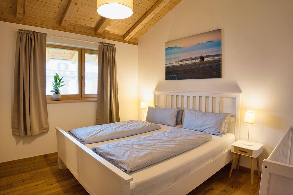 Ganze Wohnung, Ferienwohnung 90qm für max. 4 Personen in Staudach-Egerndach, Bayerische Alpen