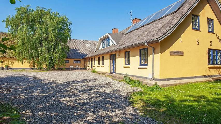 Ferienhaus für 15 Personen, mit Pool und Whirlpool sowie Terrasse und Sauna in Limfjord