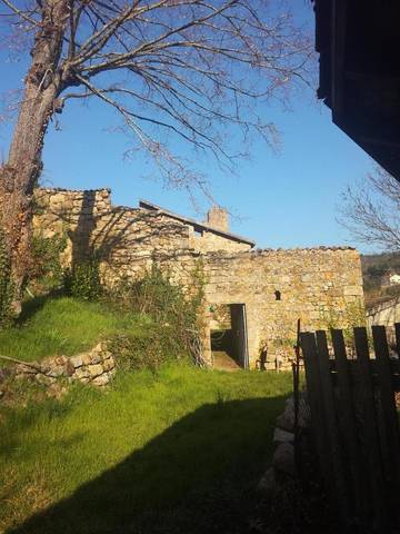 Gîte pour 7 personnes, avec vue et jardin à Vocance