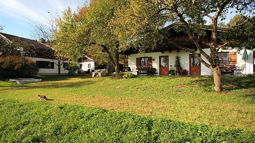 Ferienwohnung für 4 Personen, mit Garten und Seeblick, kinderfreundlich in Seebruck