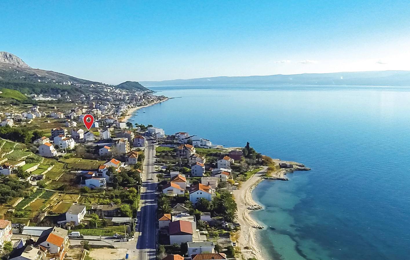 Entire holiday apartment, Cozy Apartment with Terrace, Kitchen, and Parking Near La Meridien Beach in Podstrana, Split-Dalmatia