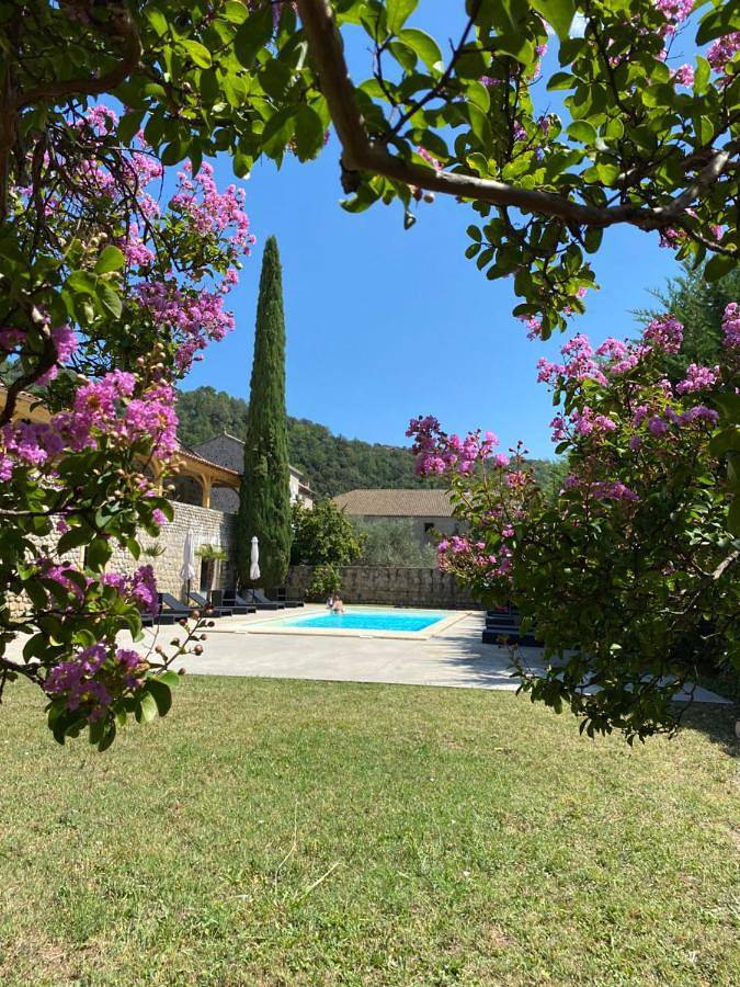 Chambre d’hôte pour 4 personnes, avec Terrasse ainsi que Jardin et Piscine