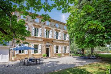 Gîte pour 12 personnes, avec jardin et piscine, animaux acceptés à Lisle-sur-Tarn
