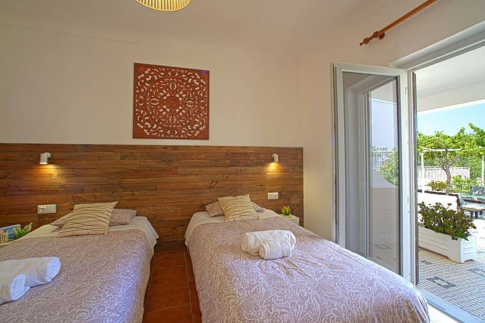 Gezellig appartement in vakantiehuis voor 4 personen met Wifi, airco, zwembad, Tv, patio en parking in Paderne, Faro District