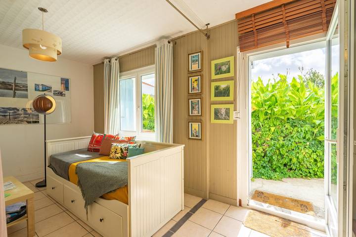 Casa de Vacaciones 'Du Porche' con Terraza Privada y Wi-Fi in Chaillevette, Côte de Beauté