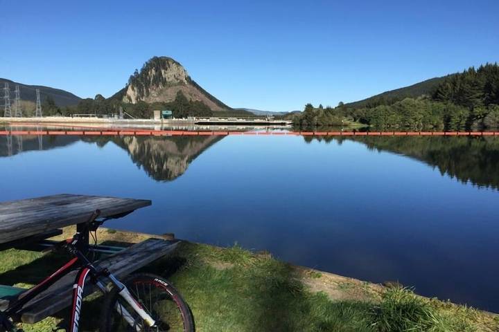 Holiday home for 10 people, with terrace on North Island New Zealand