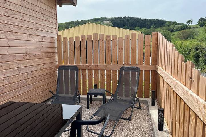 Gîte pour 5 personnes, avec terrasse à Cenves