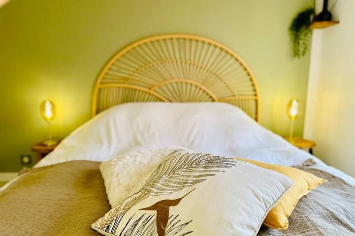 Entire apartment, A fully equipped haven of peace, close to downtown Aix-en-Provence, the Tgv station, and the airport in Trets, Mediterranean Coast (France)