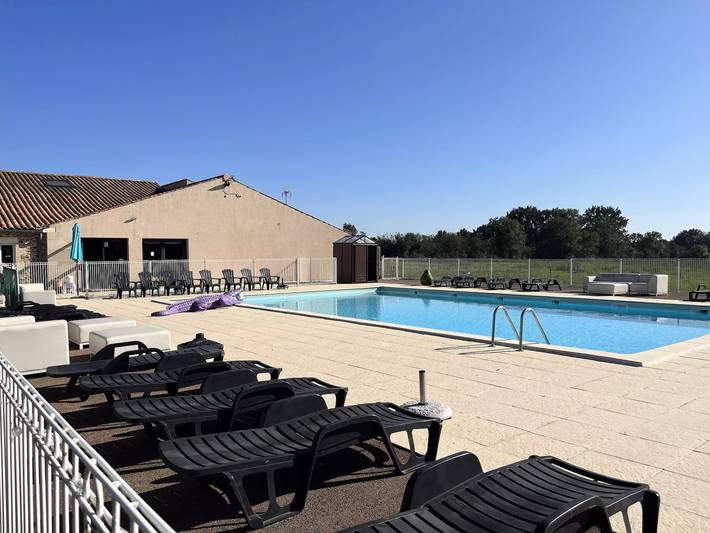 Gîte pour 4 personnes, avec terrasse et piscine à Vouvant - 2