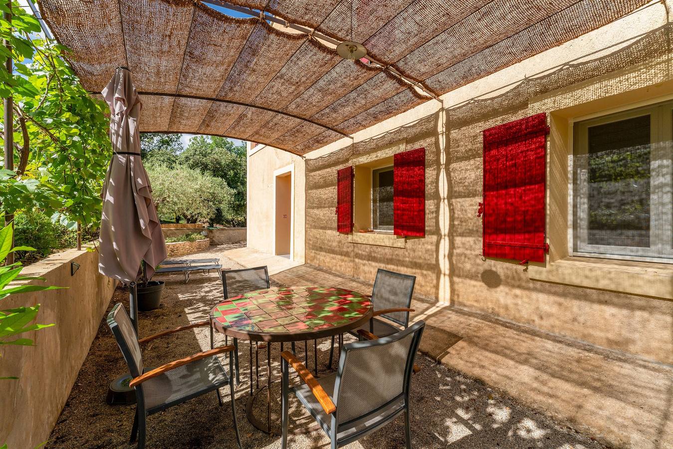 Appartement entier, Appartement « Gîte Ventoux Blanc » avec vue sur la montagne, piscine privée et Wi-Fi in Méthamis, Parc naturel régional du Mont-Ventoux