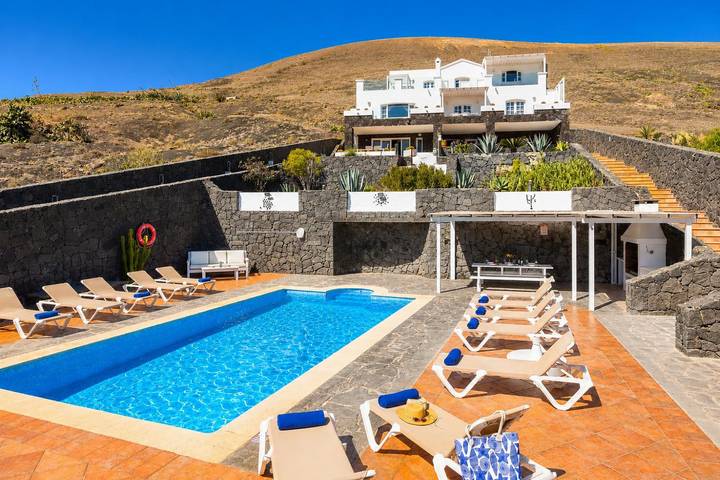Vakantiehuis voor 18 personen, with Balkon and Terras as well as Tuin op Lanzarote