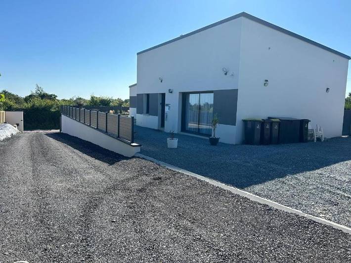 Location de vacances pour 8 personnes, avec jardin ainsi que piscine et jacuzzi, animaux acceptés à Saint-Jean-de-la-Rivière - 2
