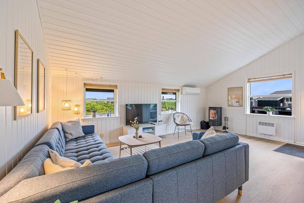 Gepflegtes Ferienhaus in Bjerregård mit Sauna in Bjerregård, Holmsland Klit