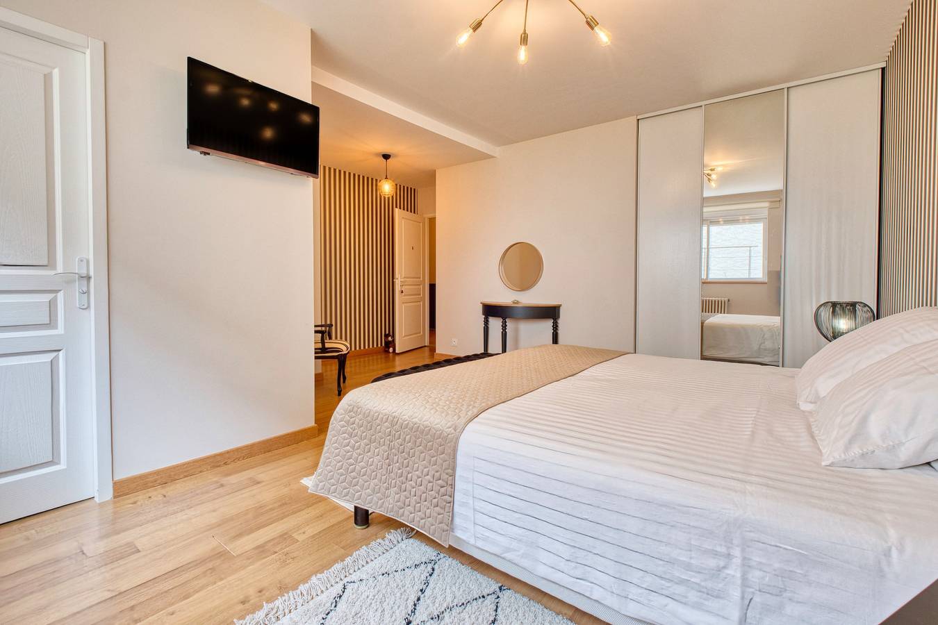 Maison d'hôtes 'La Chambre Rayures' avec terrasse partagée, jardin partagé et Wi-Fi in Eymet, Périgord Pourpre