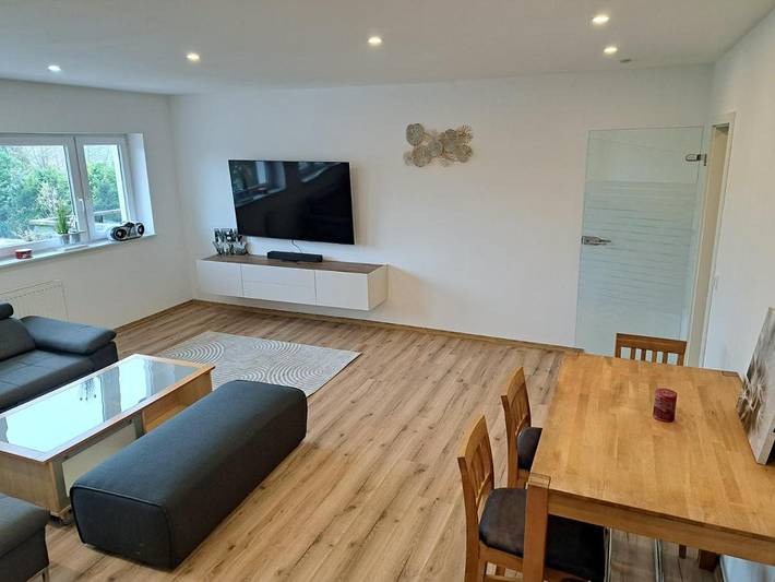 Ferienwohnung für 2 Personen, mit Balkon und Whirlpool sowie Terrasse und Garten in Wiehengebirge
