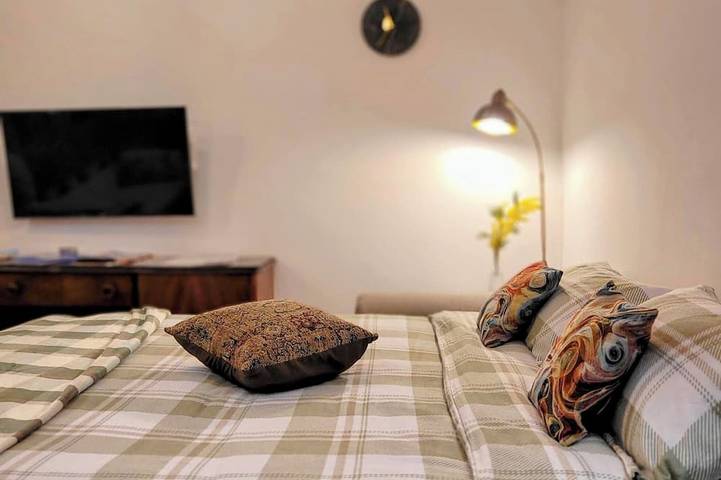 Apartamento entero, 3-Bedroom Apartment with Mountain Views in Castellammare di Stabia, Sorrento Coast