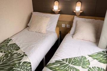 Chalet for 6 People in Milford-on-Sea, New Forest, Photo 3