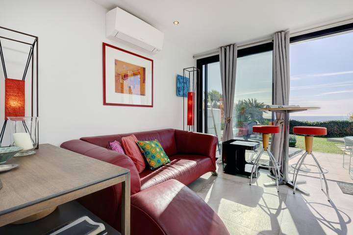 Apartamento entero, Apartamento Casa Domino 1 con amplia terraza, piscina compartida y Wi-Fi gratuito in Torreguadiaro, San Roque