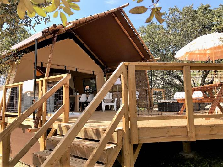 Glampings pour 4 personnes, avec jacuzzi et piscine dans l' Hérault