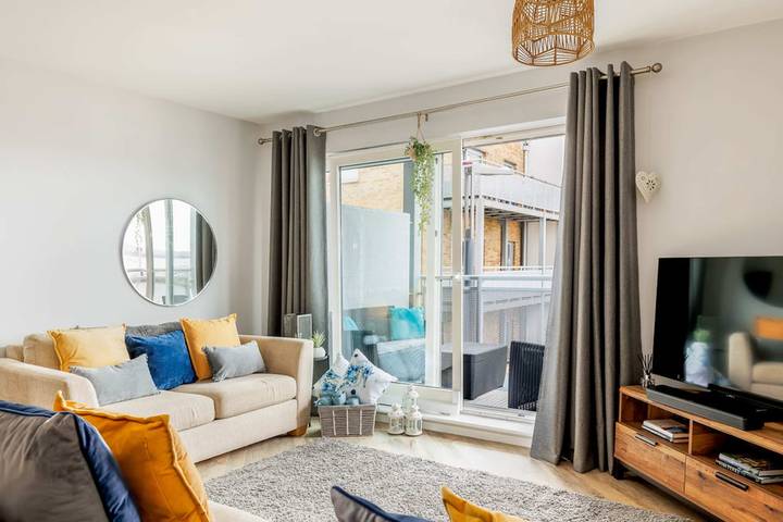 Entire apartment, Harbourside Retreat- Balcony with Harbour Views in Poole, Poole Harbour