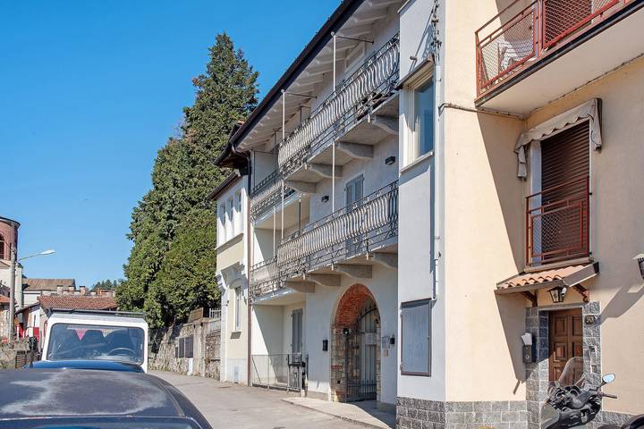 Ganze Wohnung, Apartment 'Rosa' mit Seeblick, Balkon und Wlan in Laveno, Laveno-Mombello