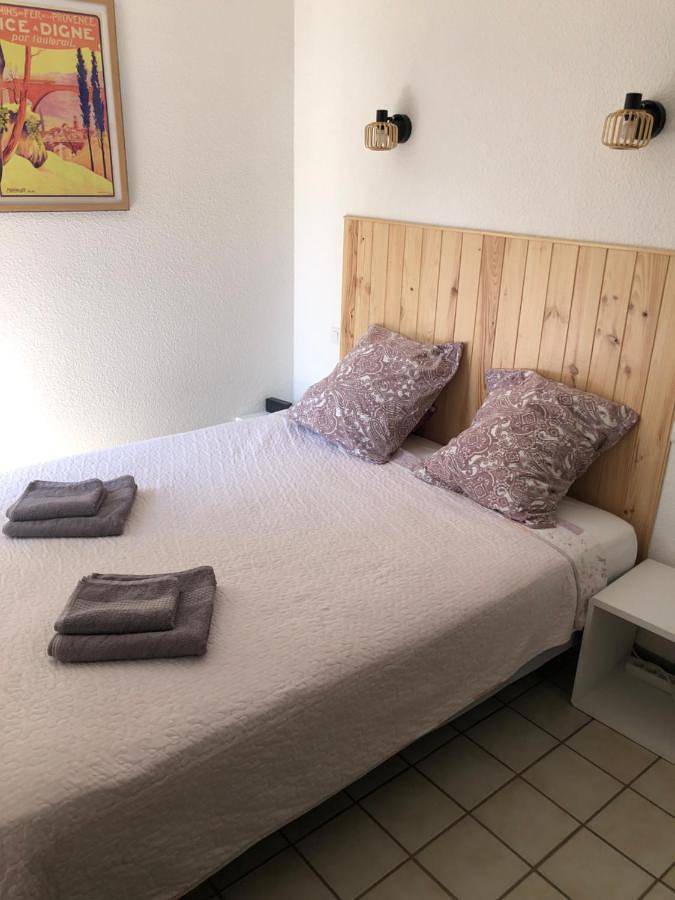 Gîte pour 2 personnes, avec Balcon ainsi que Terrasse et Piscine dans Thermes de Digne les Bains