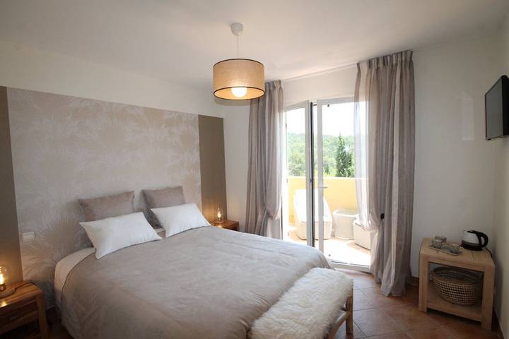 Location de vacances pour 2 personnes, avec jardin et piscine dans les Alpes maritimes - 4