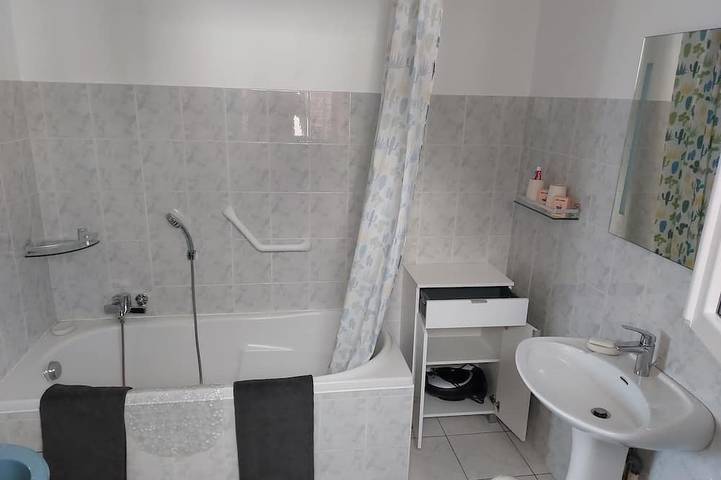 Gîte pour 3 personnes, avec jardin et terrasse à Guer - 2