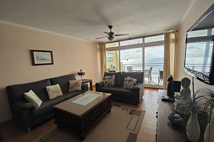 Ganze Wohnung, Tolles Apartment am Strand mit Pool in São Martinho, Madeira